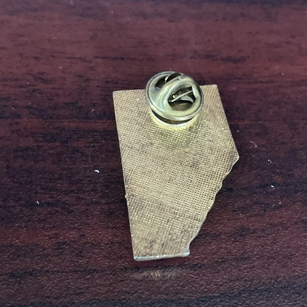 Lions Club Winfield Alberta Crossroads To The West Lapel Hat Pin‎